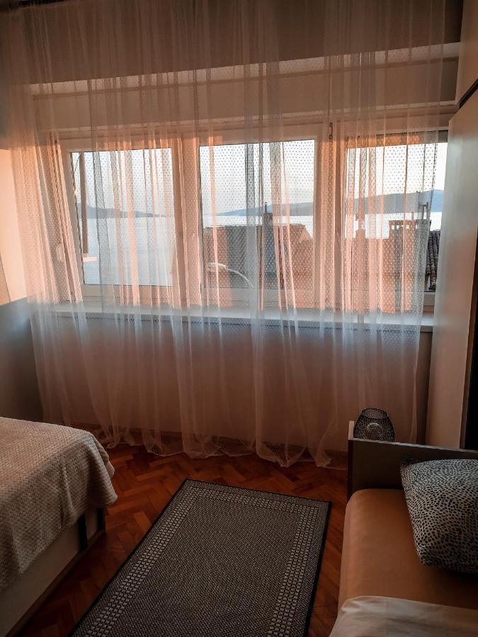 Novouredeni Stan S Balkonom I Pogledom Na More Senj  Exterior photo